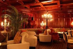 伊宁FRONTIER酒吧夜店招聘促销,团队保最 低班,让您工